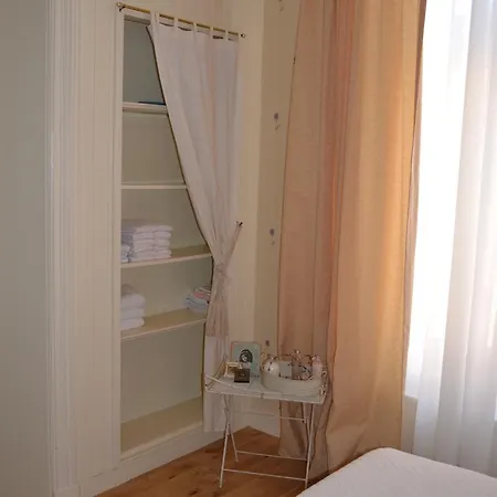 Apartment Lie